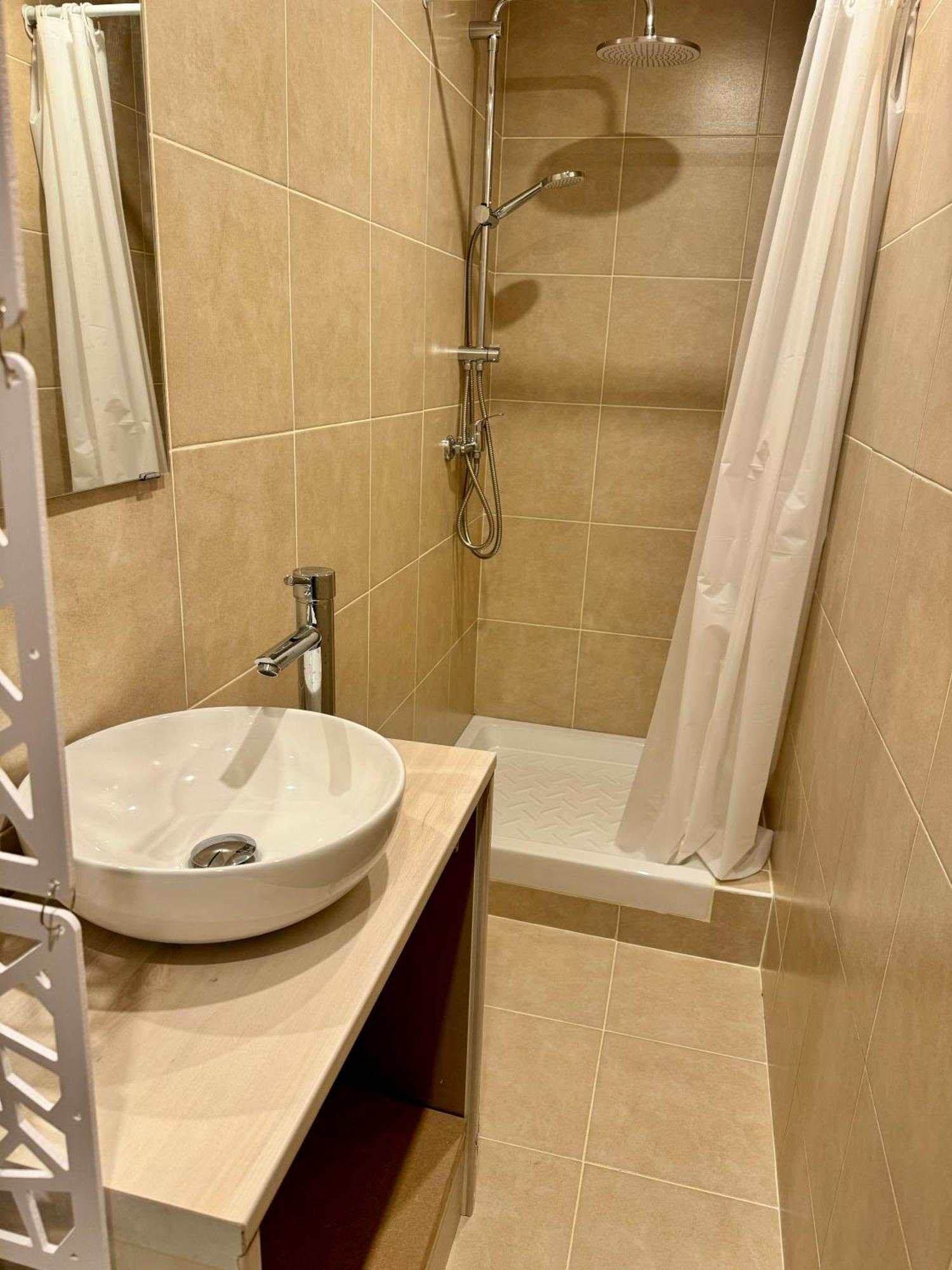 Appartement Lumineux Et Renove Pres De Montmartre "Amelie" Parigi Esterno foto